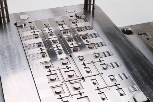 Medical multi-cavity mold