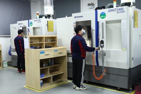 What Does Thread Machining Refer to in Medical Mold Processing?